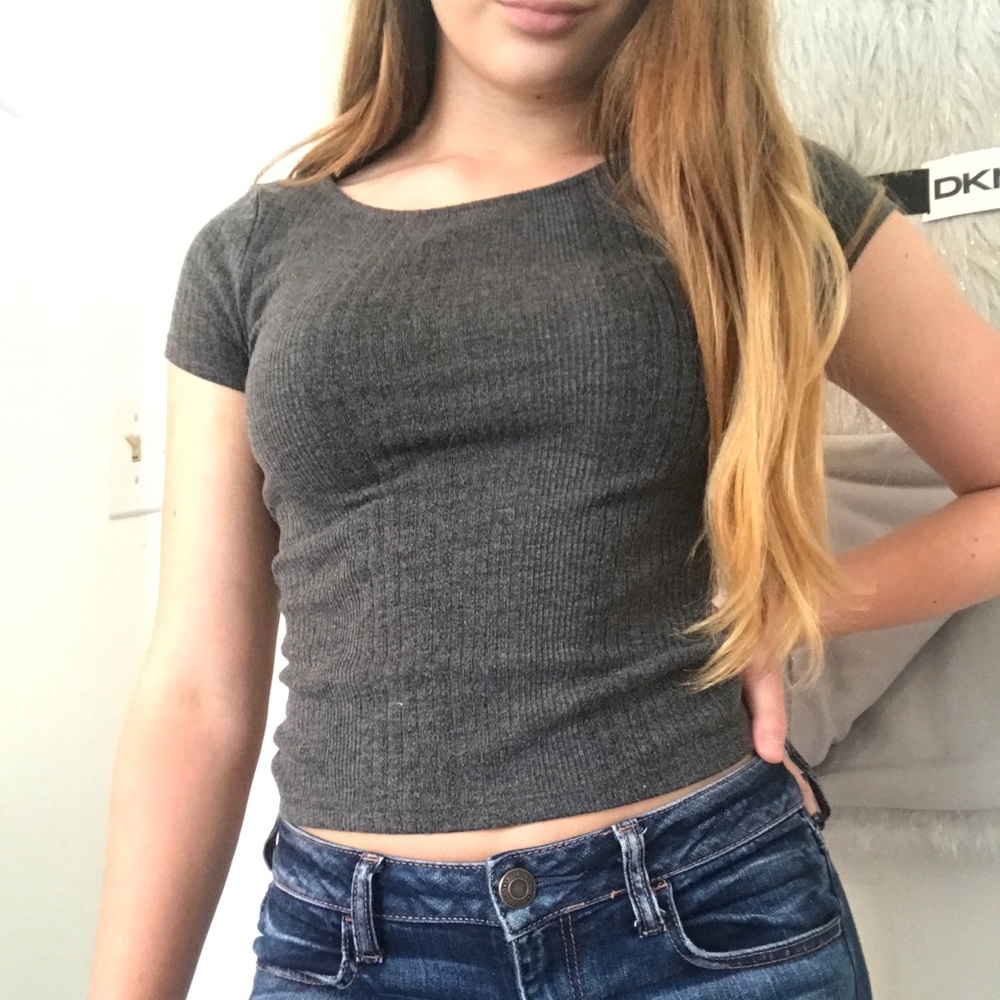 Grey cropped shirt